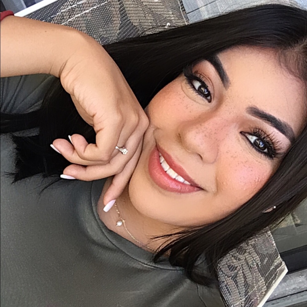 Meet your Posher, Mireya